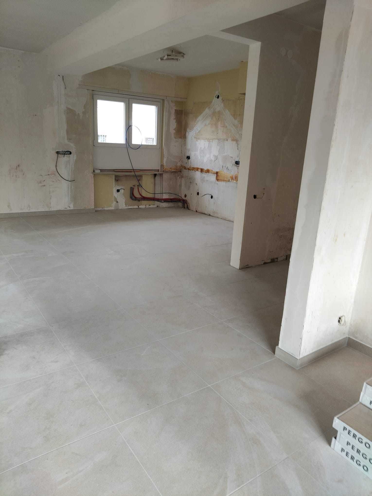 🏠 PROJET DE RÉNOVATION À HESINGUE | Étape carrelage finalisée !