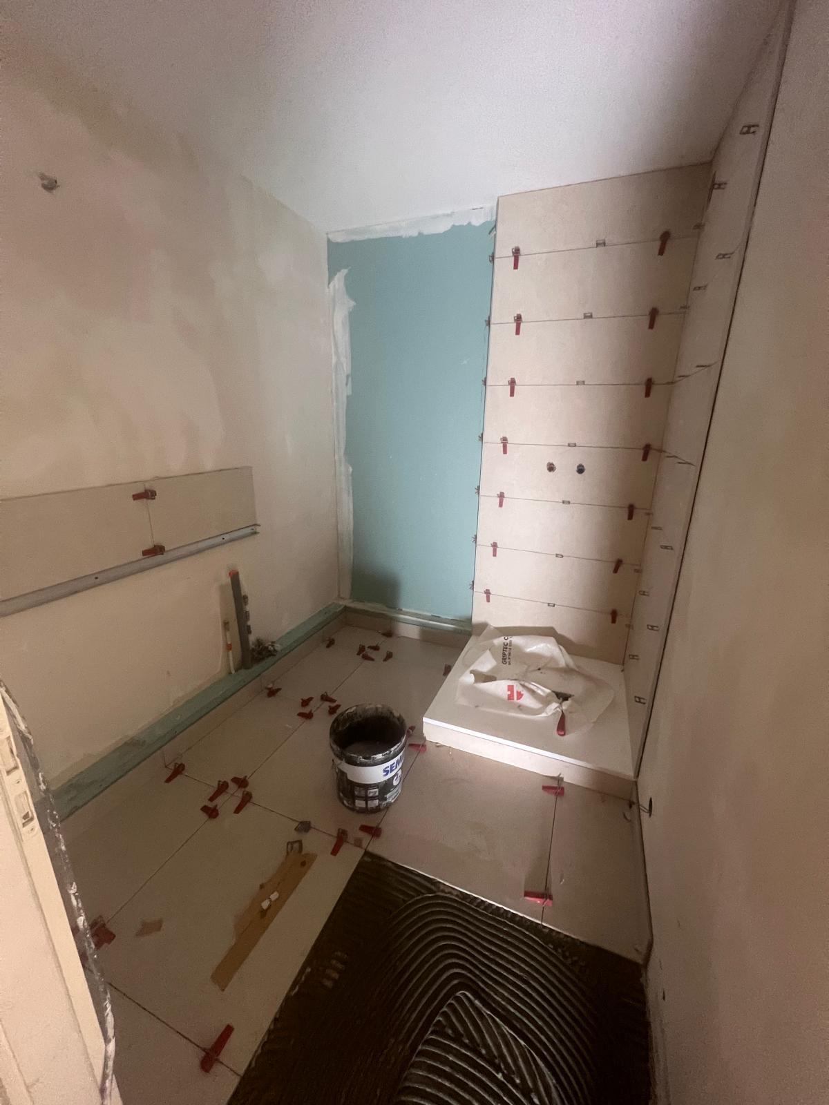 🏗️ Chantier en cours à Strasbourg — Transformation complète d'une salle de bain !
