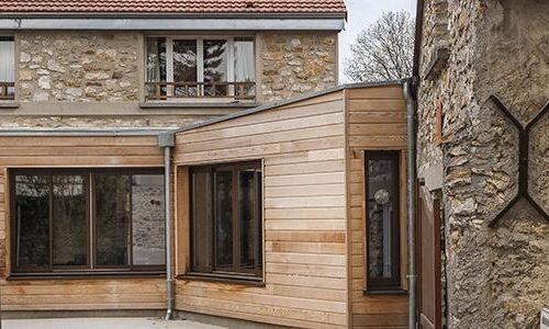 Tout sur la maison en pierre avec une extension moderne