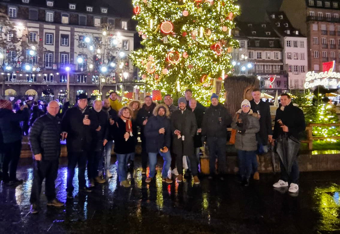 Réunion régionale est marché de noel sapin