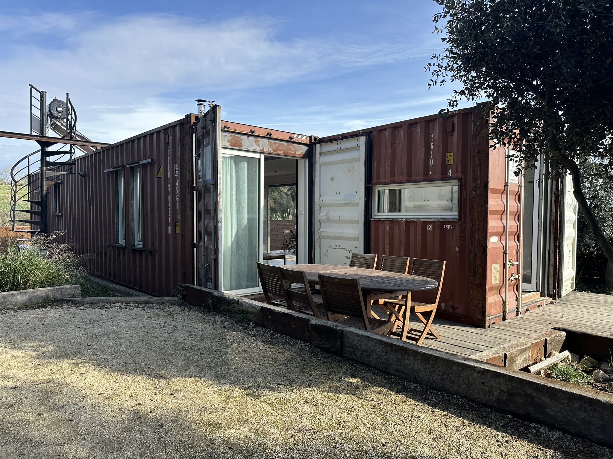 Transformation de container en maison atypique à Nîmes (30)