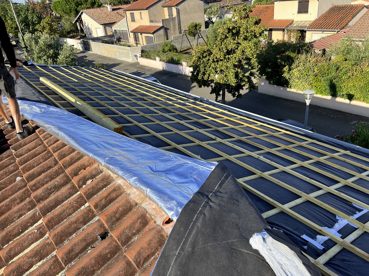 Rénover sa toiture : guide complet pour des travaux réussis
