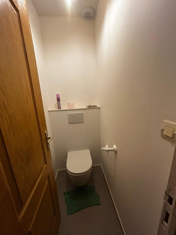 Une salle de bain repensée pour plus de confort à Laissac (12)
