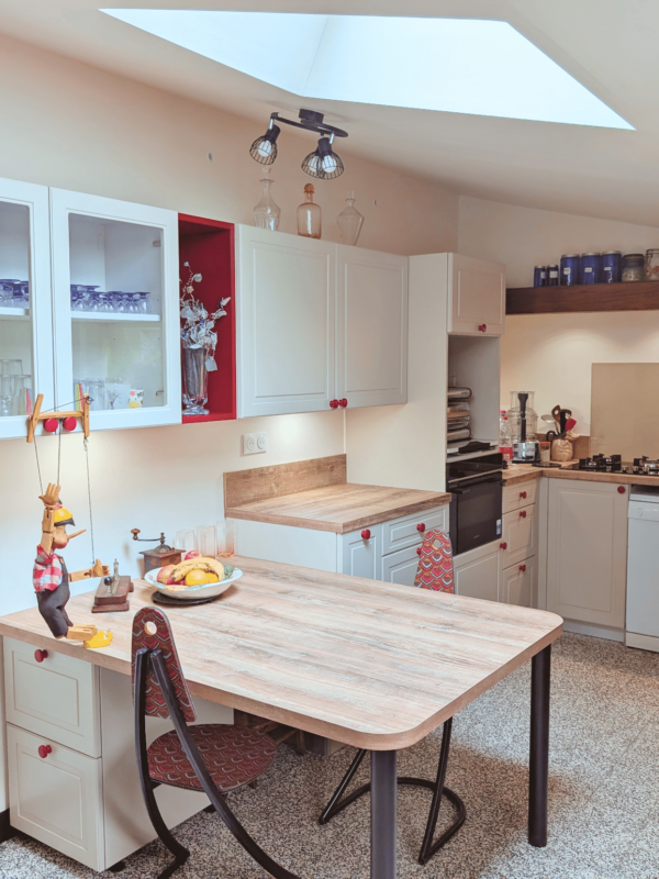 Rénovation d’une cuisine et reprise d’étanchéité en toiture à Sainte-Soulle (17)