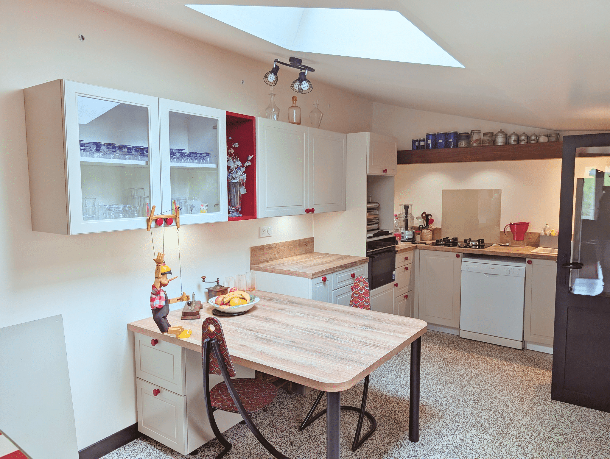 Rénovation d’une cuisine et reprise d’étanchéité en toiture à Sainte-Soulle (17)