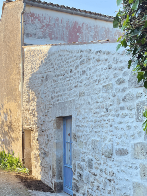 Rejointoiement d’un mur en moellons à Talmont-sur-Gironde (17)
