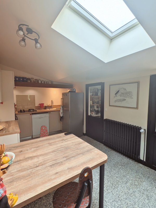 Rénovation d’une cuisine et reprise d’étanchéité en toiture à Sainte-Soulle (17)