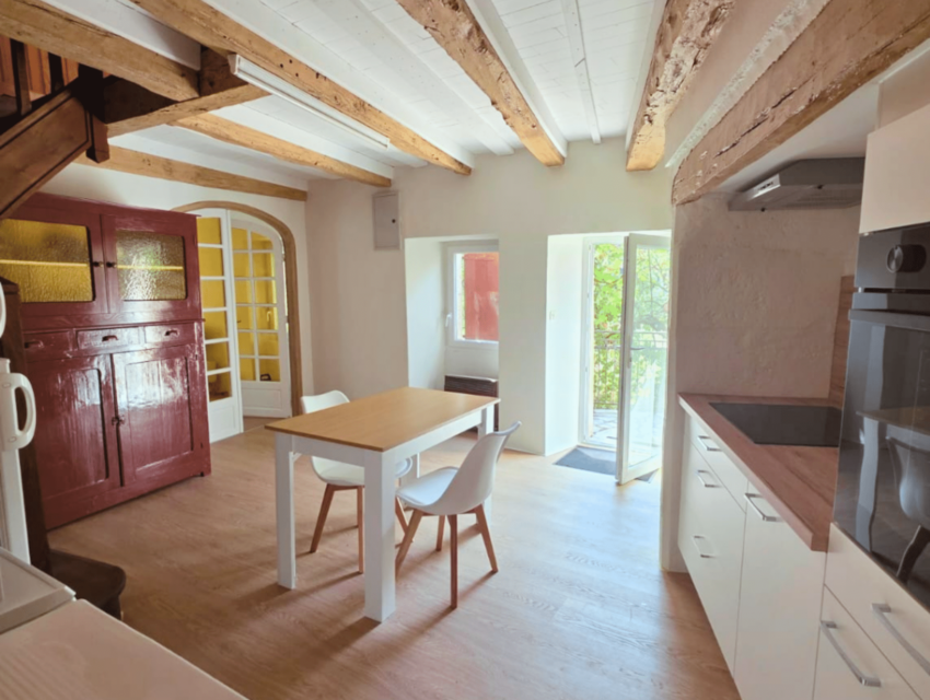 Rénovation et modernisation d’une maison secondaire à Mouret (12)