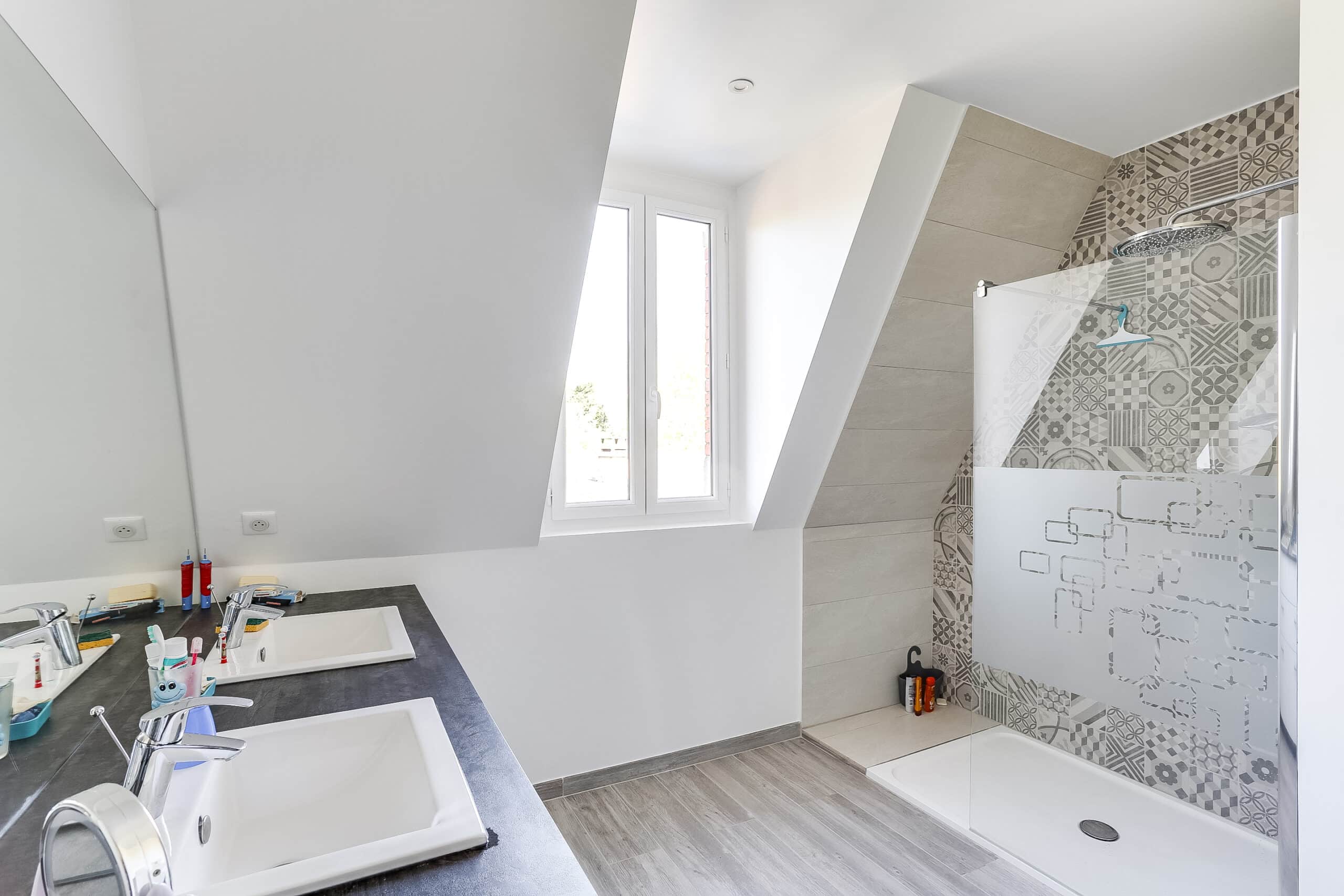 Comment aménager une salle de bain sous pente basse ?