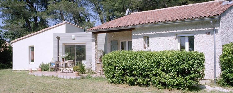 extension-maison-traditionnelle-de-plain-pied-en-bois-min