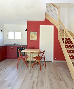 studio indépendant dans une structure en bois