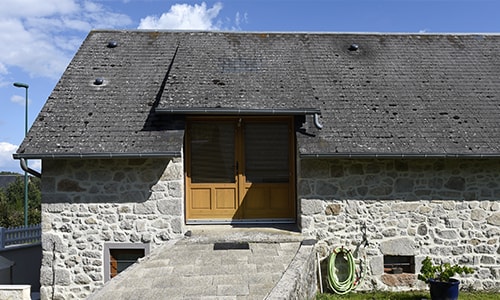 réfection d'une toiture en ardoise de 100 m2 sur maison en pierre