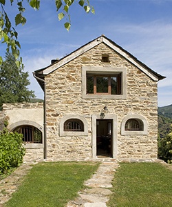 Grange en pierre réhabilitée pour devenir une résidence principale